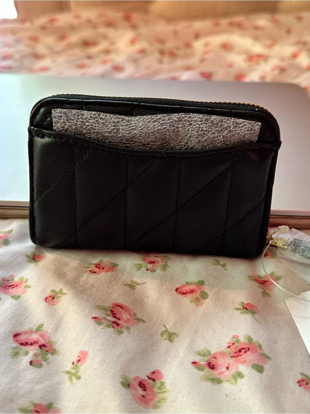 Coach Essential Black Small Zip Around Card Case with Pillow Quilting - Picture 4 of 7